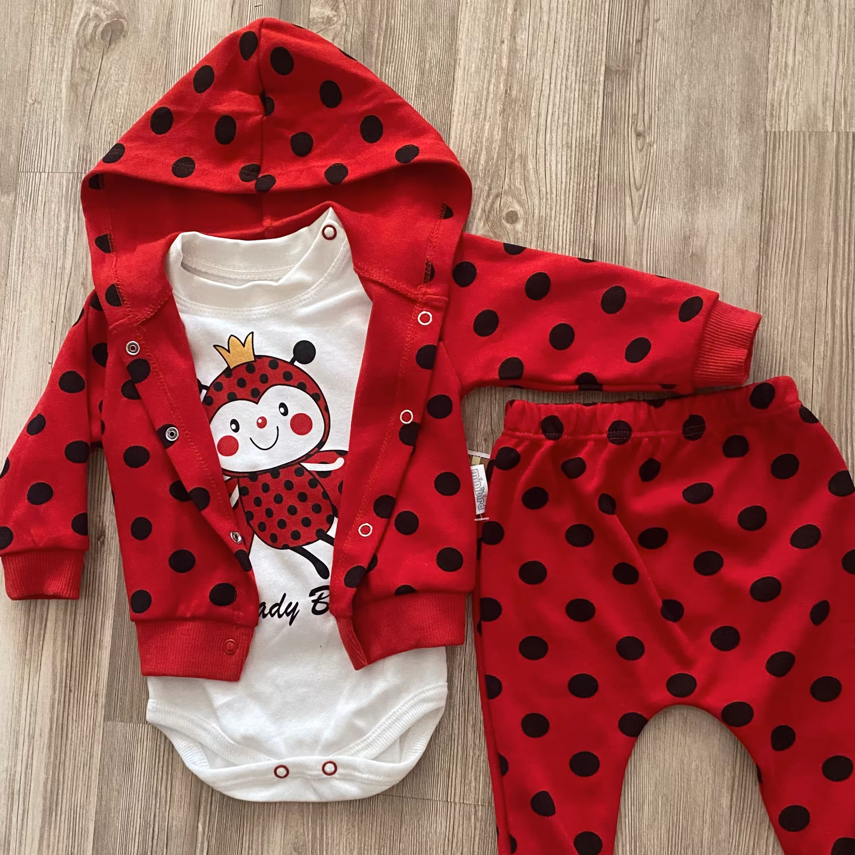 عیدانه ست هودی و بادی و شلوار ترک نوزادی مناسب 3 تا 9 ماه