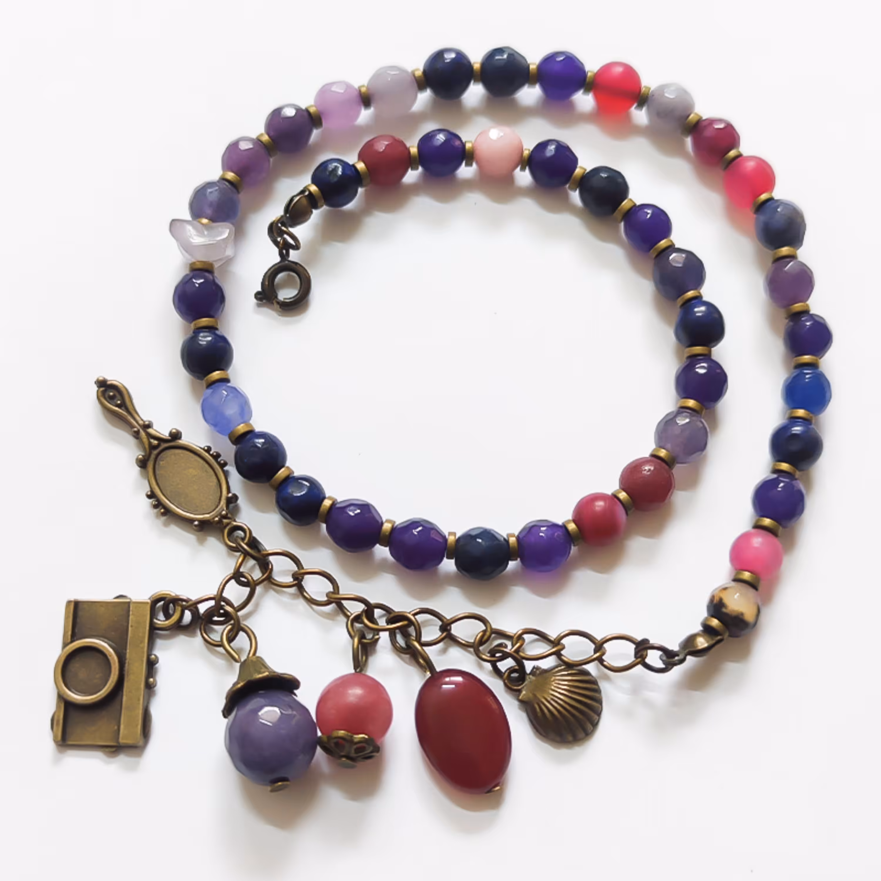 دستبند چند دور پانیذ به رنگ بنفش و مناسب هدیه و استفاده روزمره