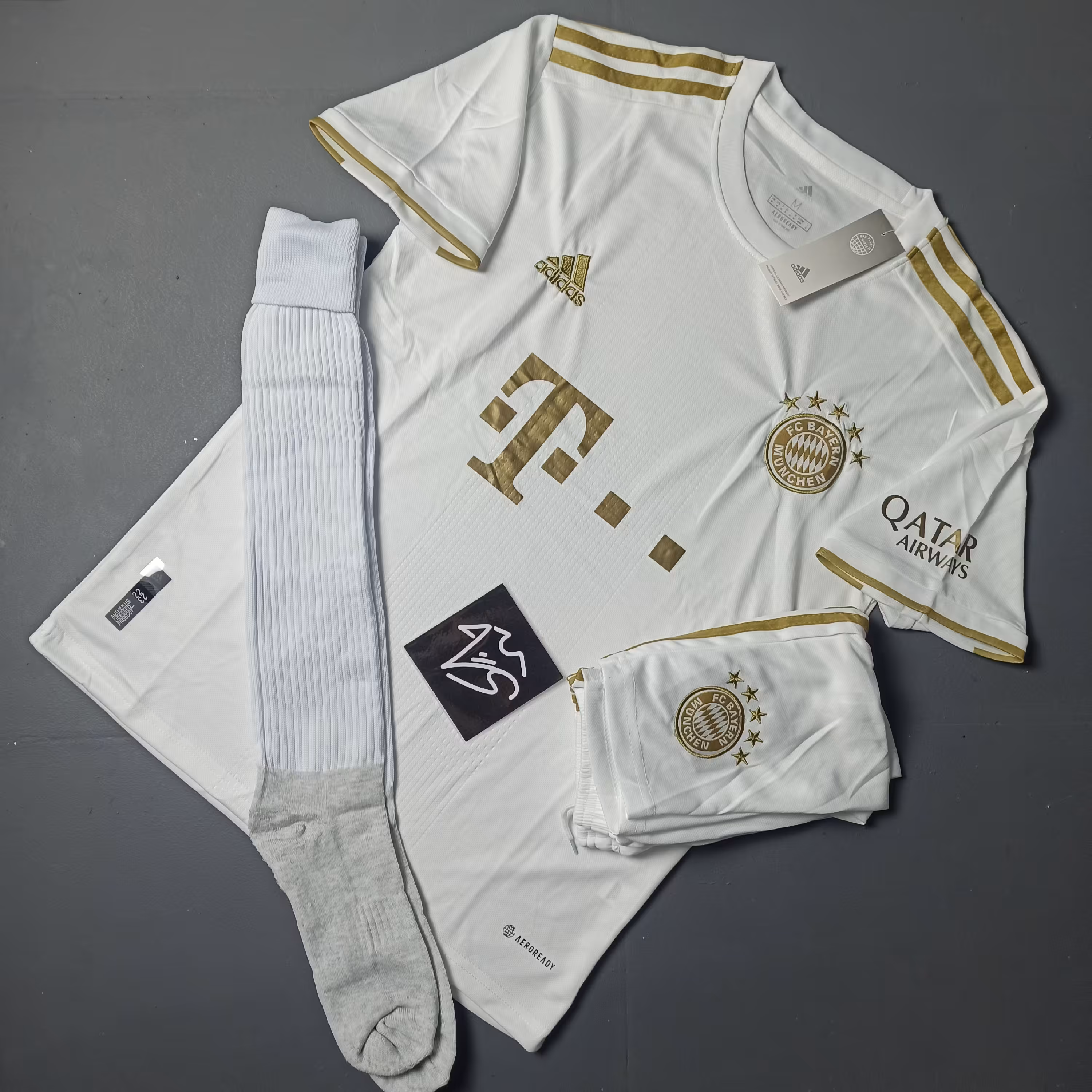 کیت دوم بایرن مونیخ  2022-2023 (تیشرت شورت)