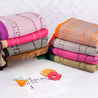 شال پلیسه وارداتی_ابعاد90*2_پلیسه هاش باز نمیشه_ایستایی عالی روی سر داره_اصلا لیز نمیخوره و چروک نمیشه