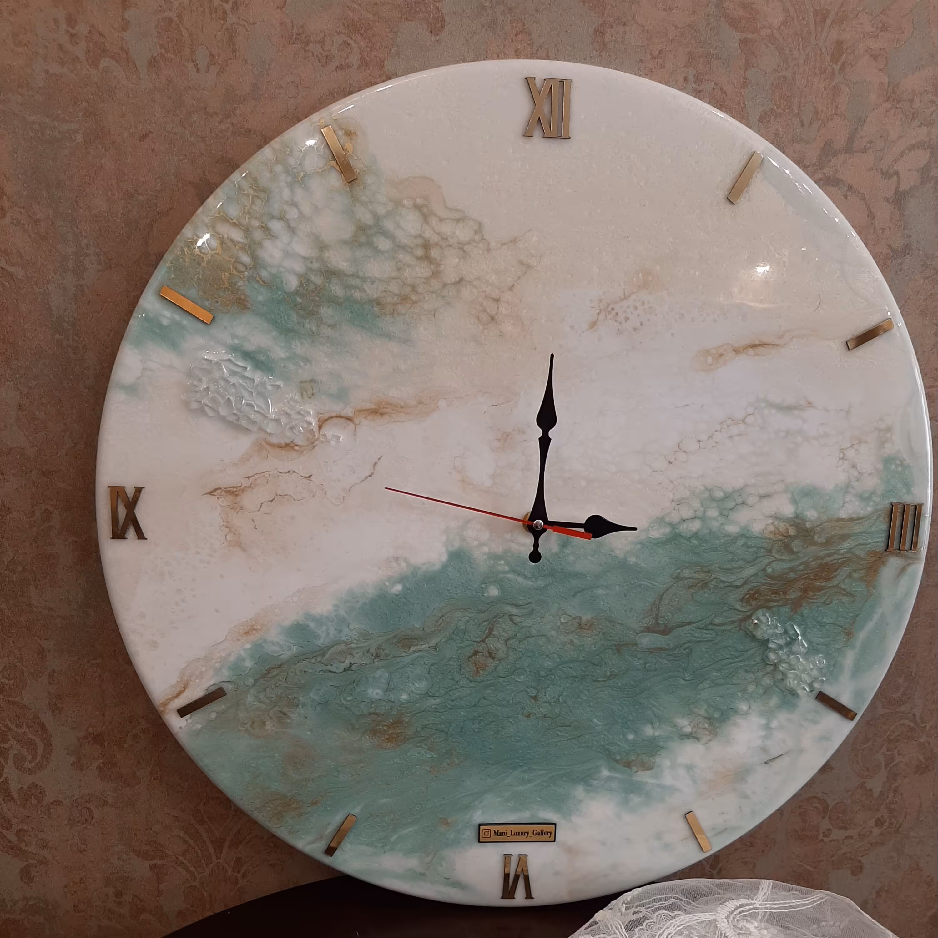 ساعت دیواری رزینی دستساز قطر 50، بدون‌محدودیت رنگ، قیمت برای سایز 50 در نظر گرفته شده و قابل اجرا در سایز های 30 الی 70