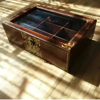 جعبه چوبی پتینه شده رنگ قهوه ای طلایی  طراحی شده با دست و رنگ ثابت قابل تمیز کردن با دستمال مرطوب