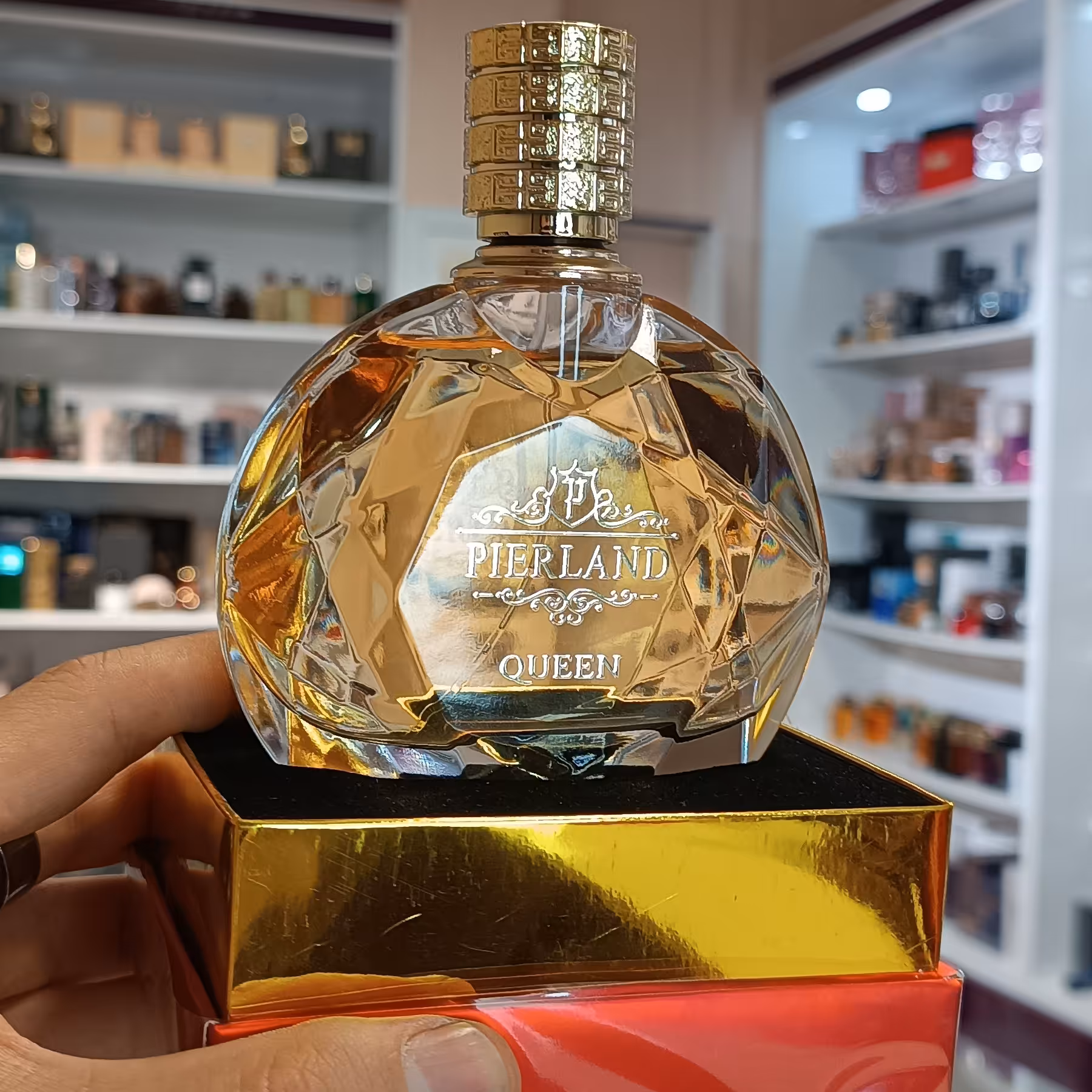 ادو پرفیوم زنانه پیرلند مدل کویین queen حجم 110 میلی لیتر مشابه زن شیسدو

