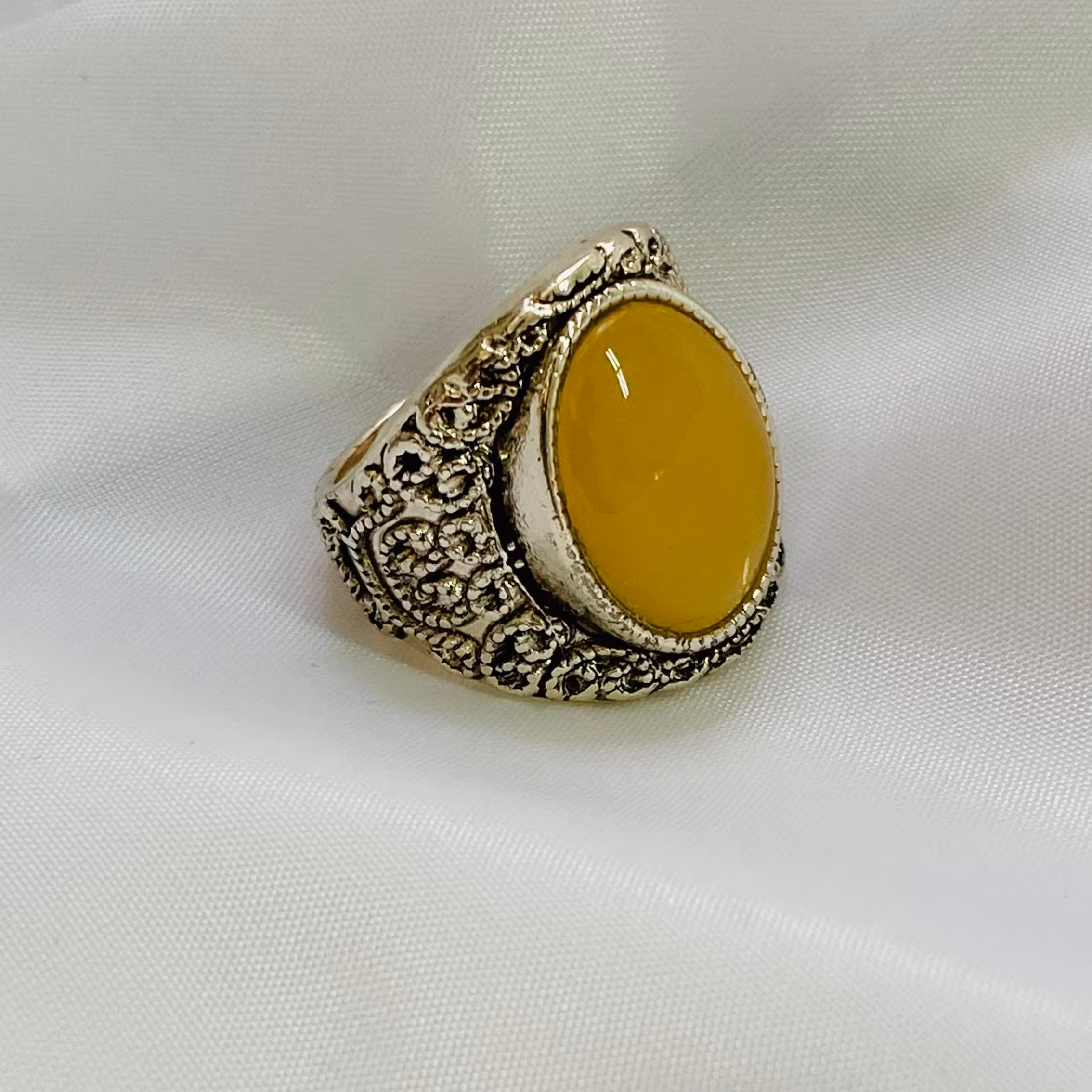 انگشتر استیل نگین کهربایی درشت  استیل ضد حساسیت 