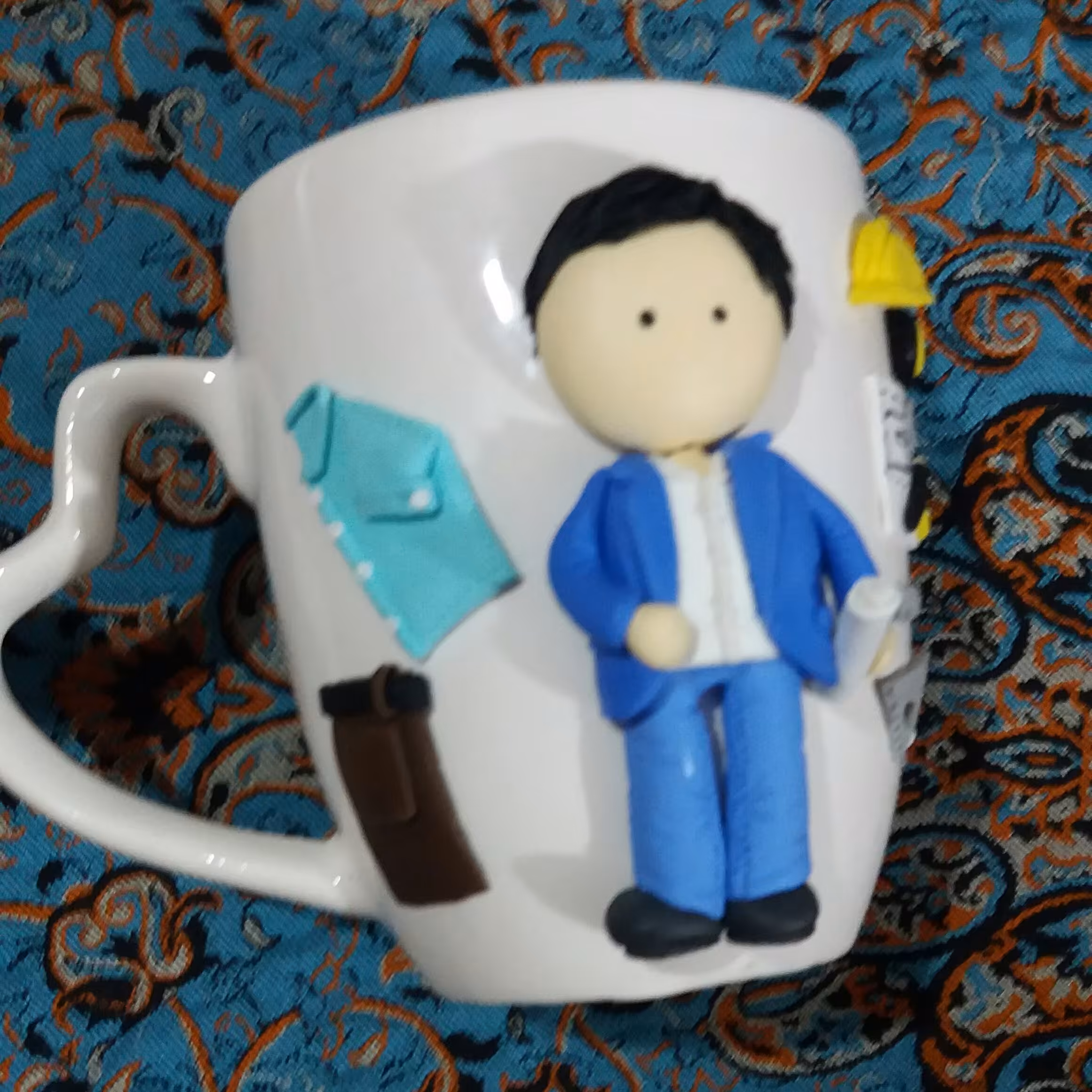 ماگ عروسکی مهندسی ک پخش پوشاک دارن