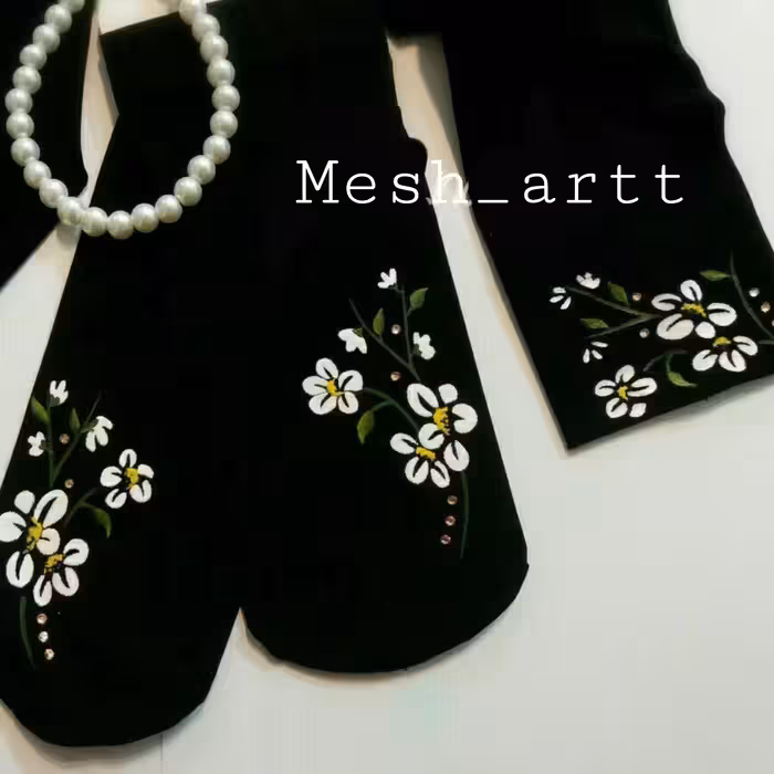 جوراب و ساق دست نقاشب و نگین کاری شده با دست