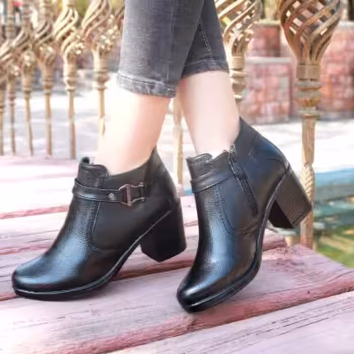 نیم بوت سگکدار