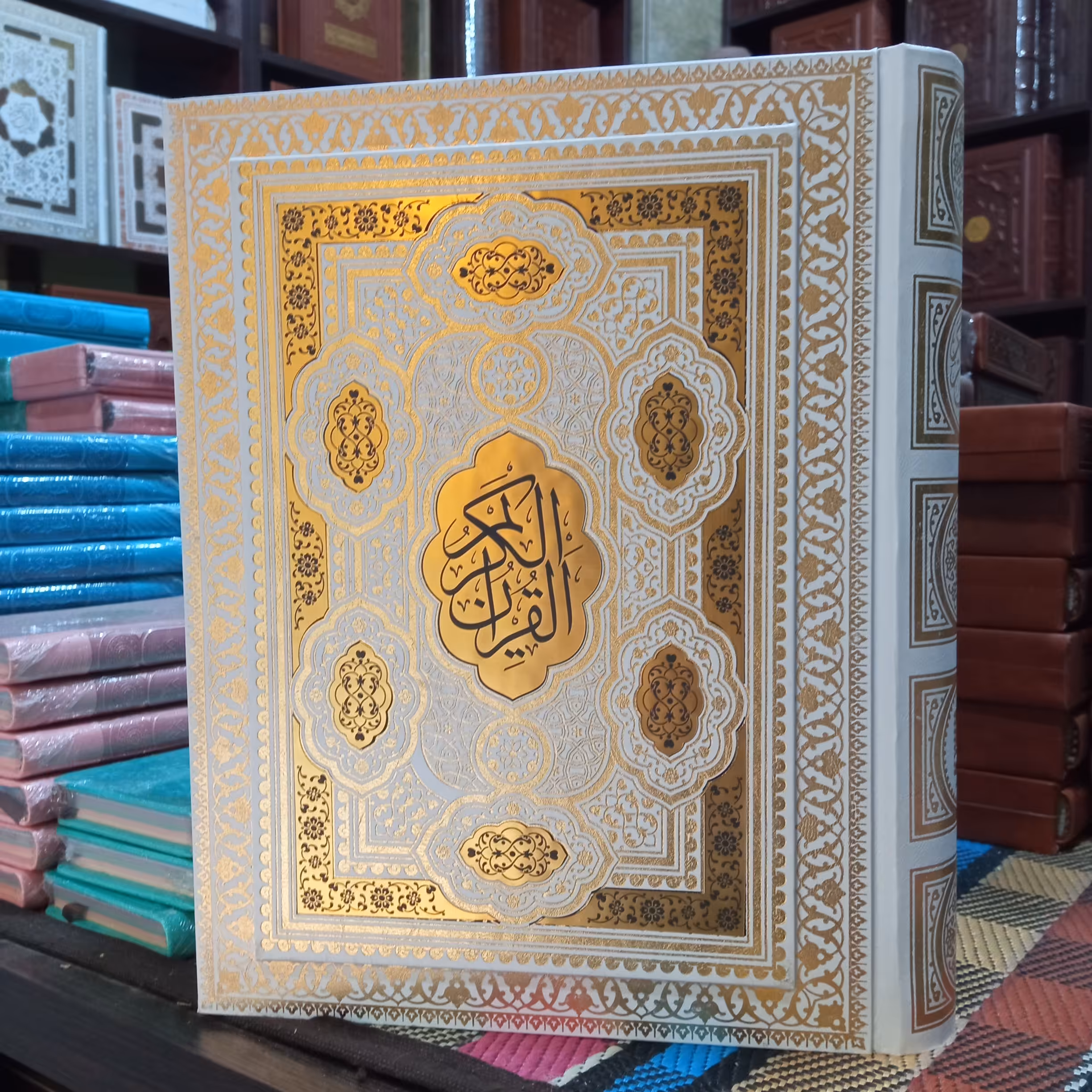 قران کریم عروس گلاسه وزیری همراه با قاب صندوقی
