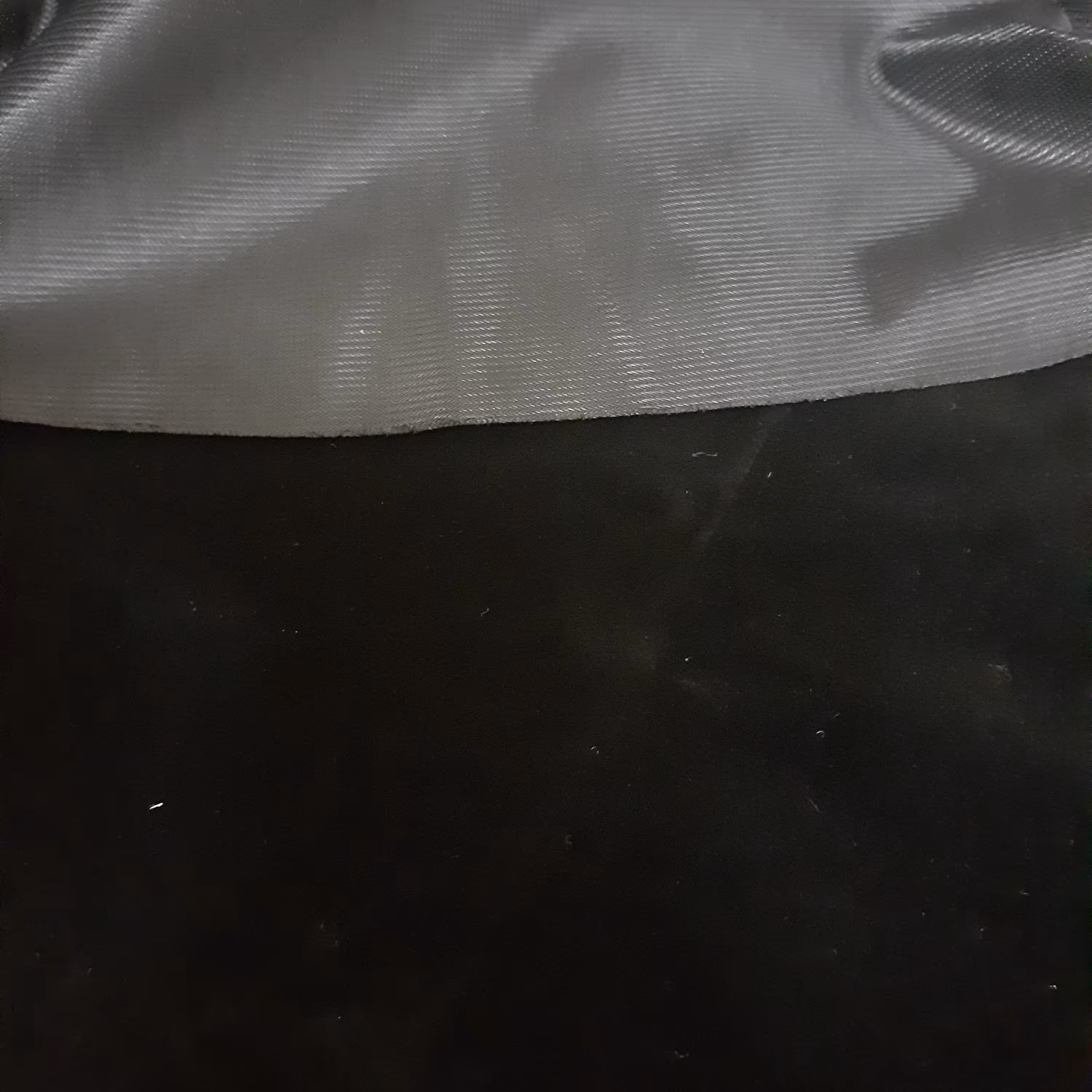 پارچه مخمل جیر سیاه ابعاد100در150 سانتیمتر . جیر مشکی موجود در خرازی نفیس