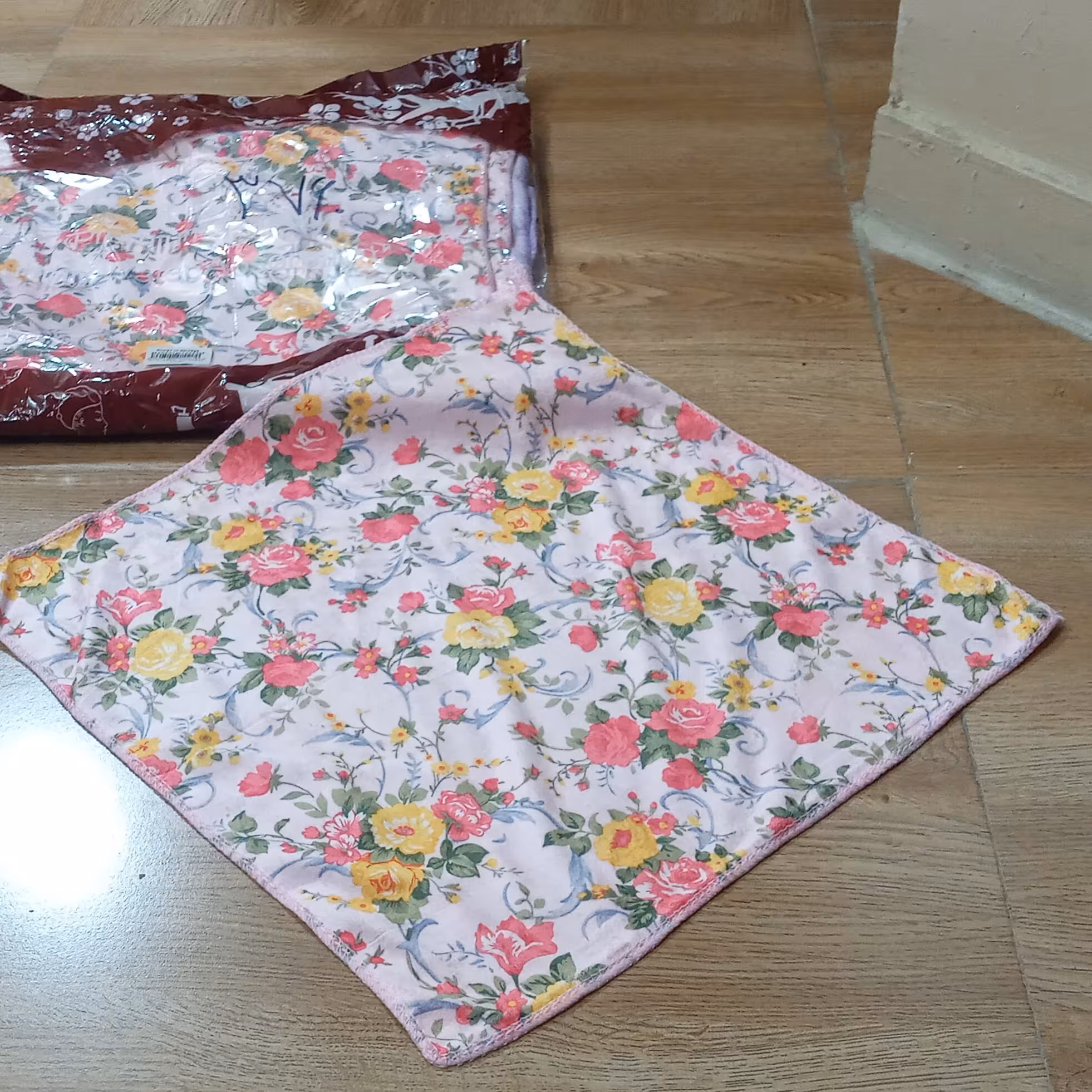 دستمال ابگیری  و گرد گیری 