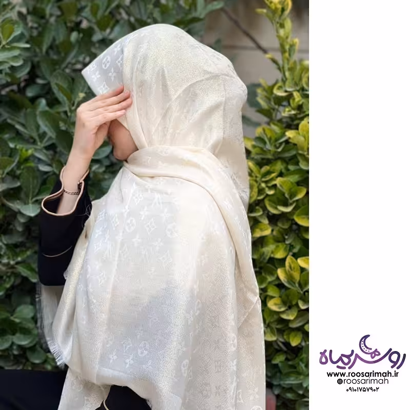 روسری کرم طلایی لمه کوب شاین. طرح ال وی. خوش ایست و خنک و سبک 