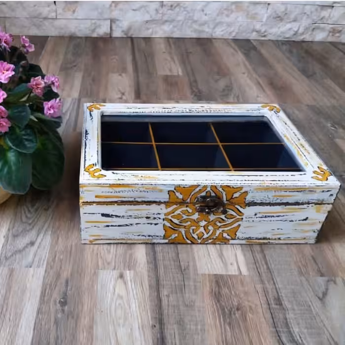 جعبه چوبی پتینه شده رنگ سفید طوسی  طراحی شده با دست و رنگ ثابت قابل تمیز کردن با دستمال مرطوب