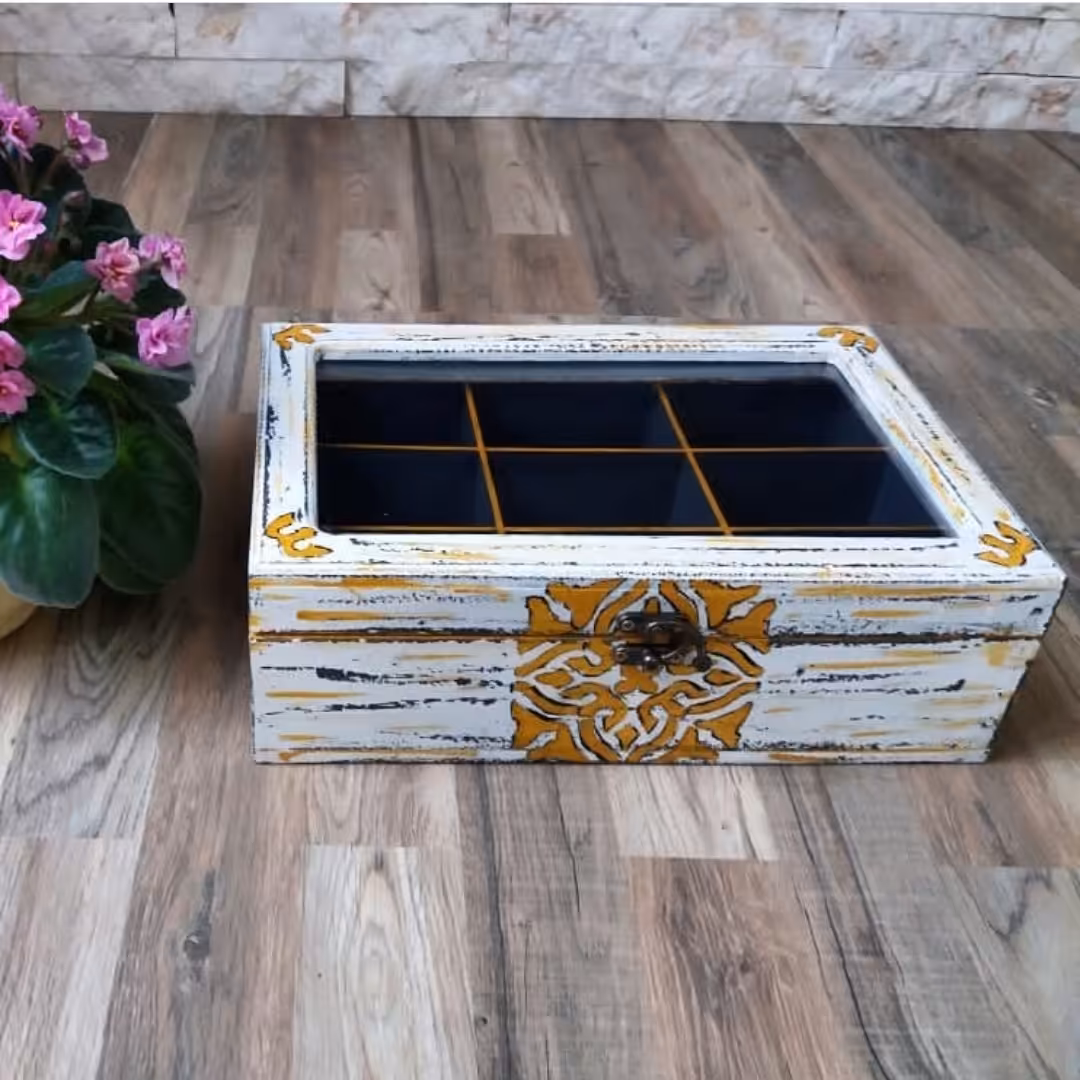 جعبه چوبی پتینه شده رنگ سفید طوسی  طراحی شده با دست و رنگ ثابت قابل تمیز کردن با دستمال مرطوب