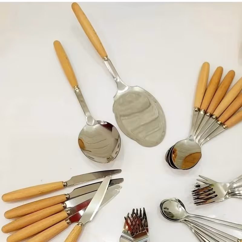 قاشق  خورش استیل دسته بامبو وارداتی کیفیت عالی ست کامل قاشق چنگال هم موجوده تک تک محصولات در غرفه موجوده 