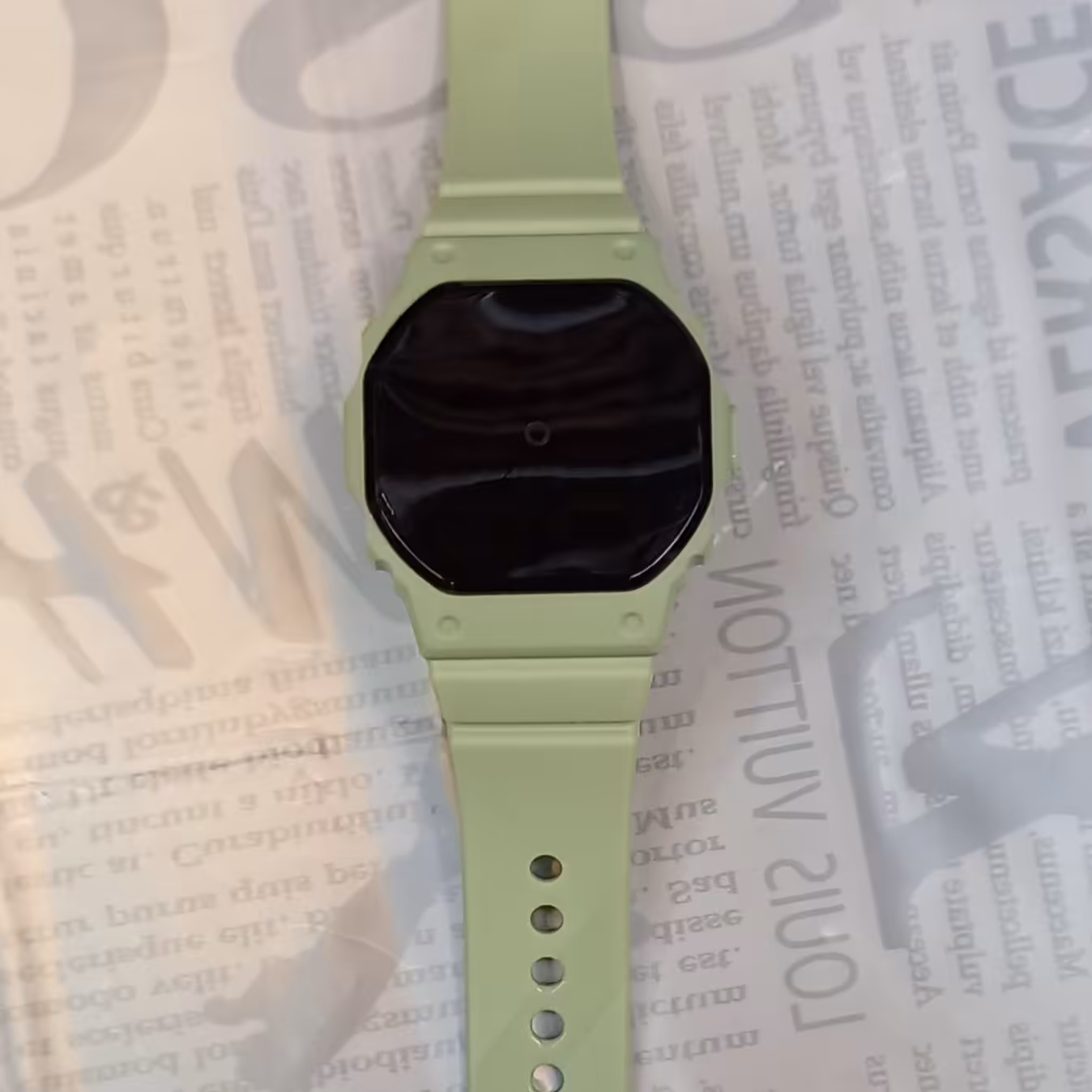 ساعت مچی ال ای دی بند حصیر جذاب و زیبا
 با باطری اضافه و سوغاتی متبرک از مشهد مقدس