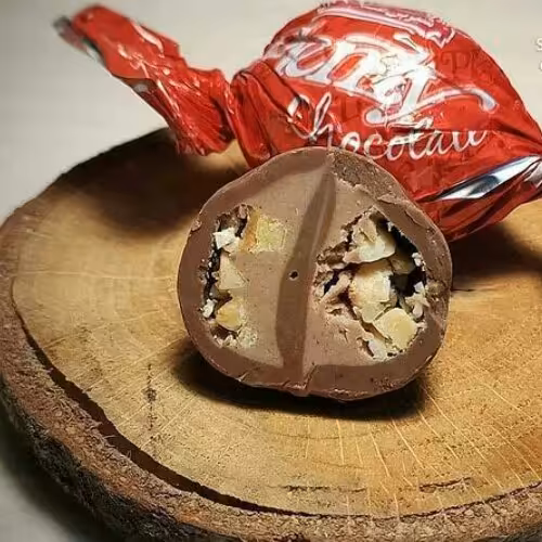 شکلات کاکائویی پلنتی قرمز