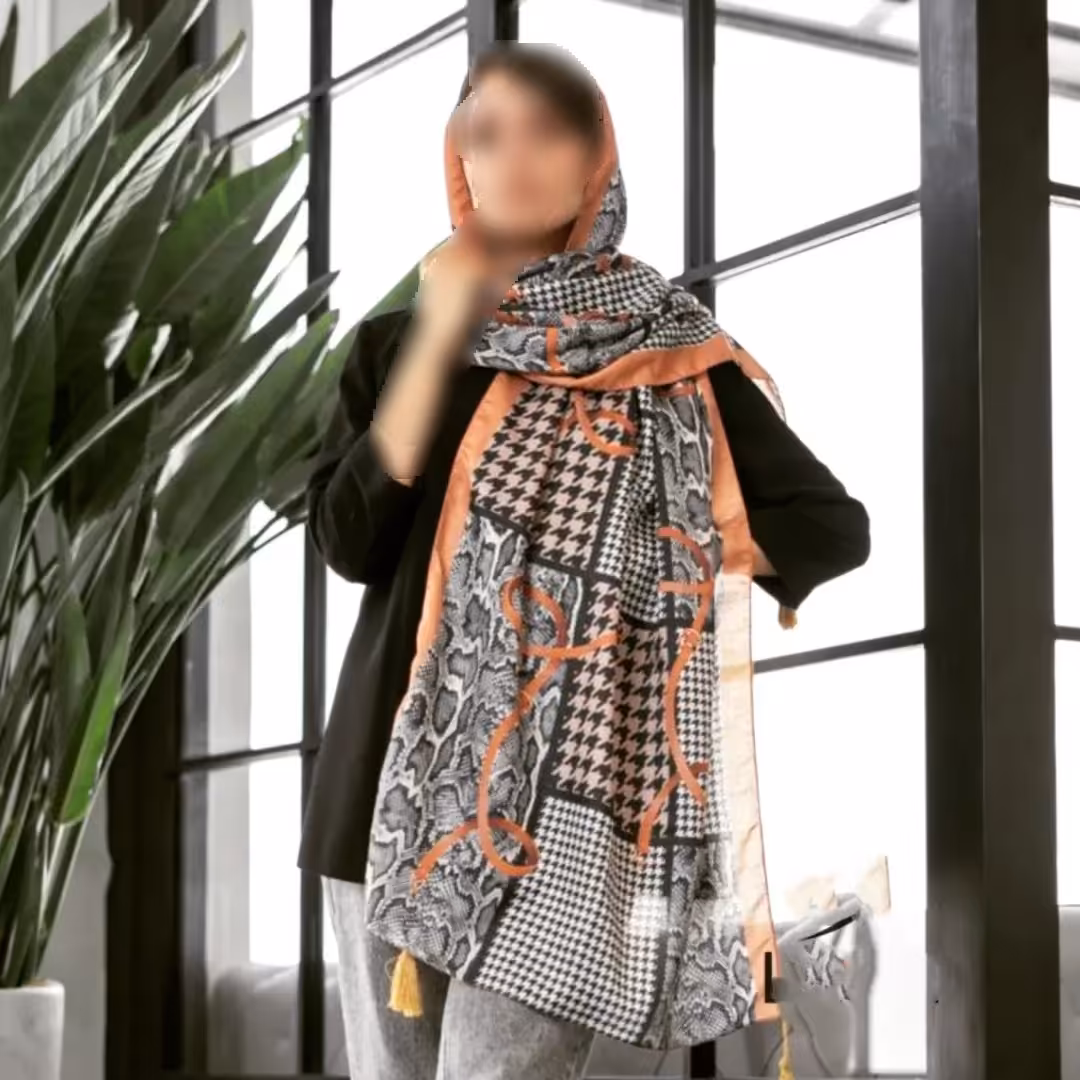 شال نخی طرح جذاب منگوله دار 