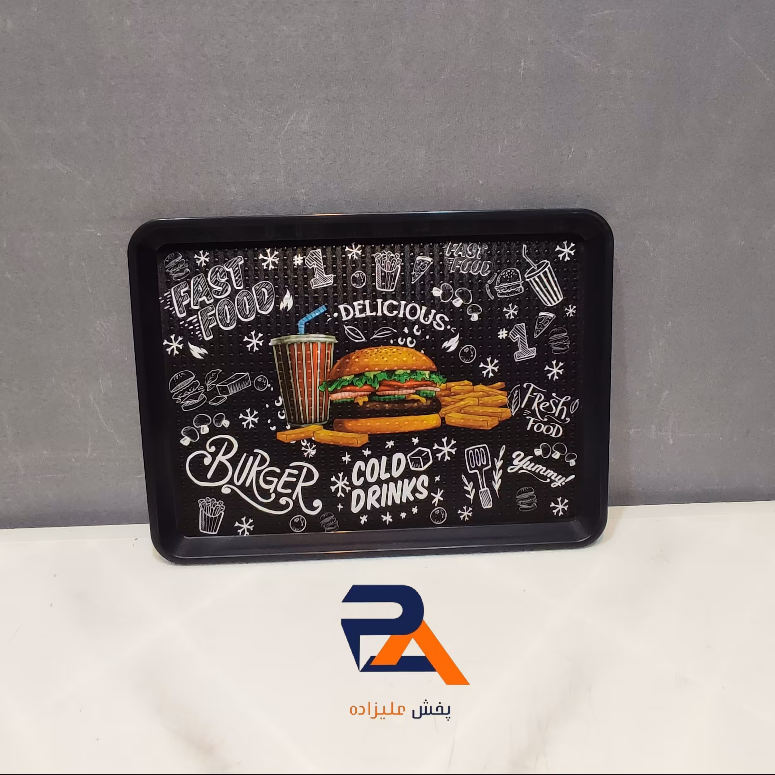 سینی  مستطیل  پلاستیکی مهروز سایز متوسط دارای طرح ورنگبندی متنوع