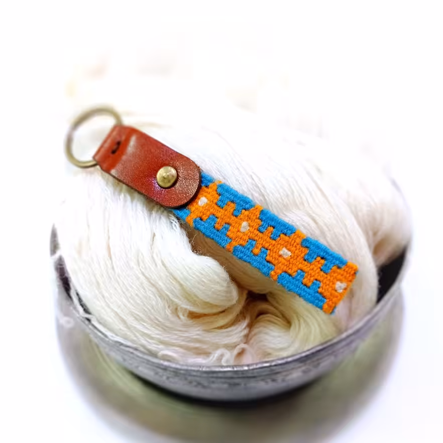 جاکلیدی چرم و گلیم دستبافت کوچک آویز حلقه کد11