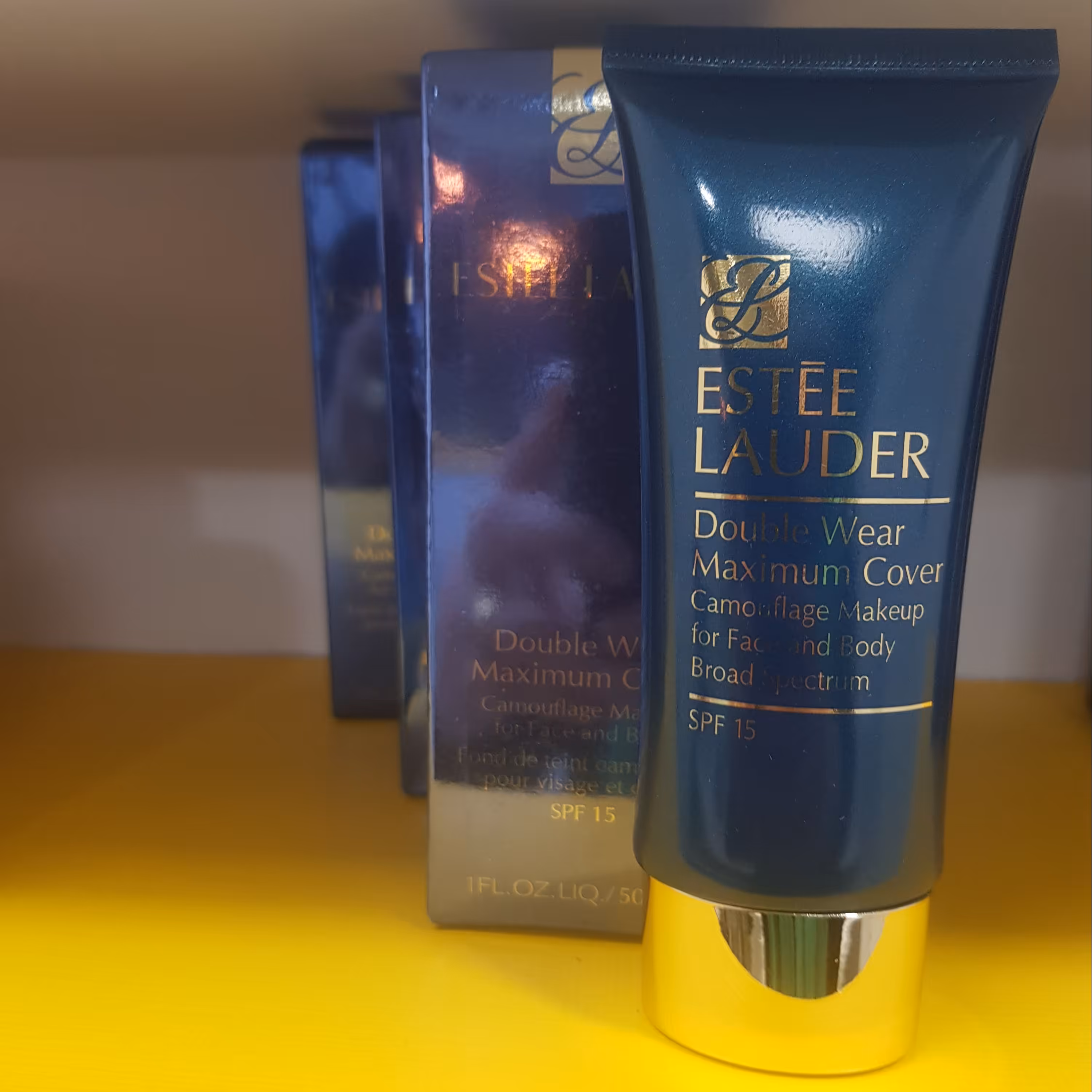 کرم پودر تیوپی استی لودر  Estee Lauder