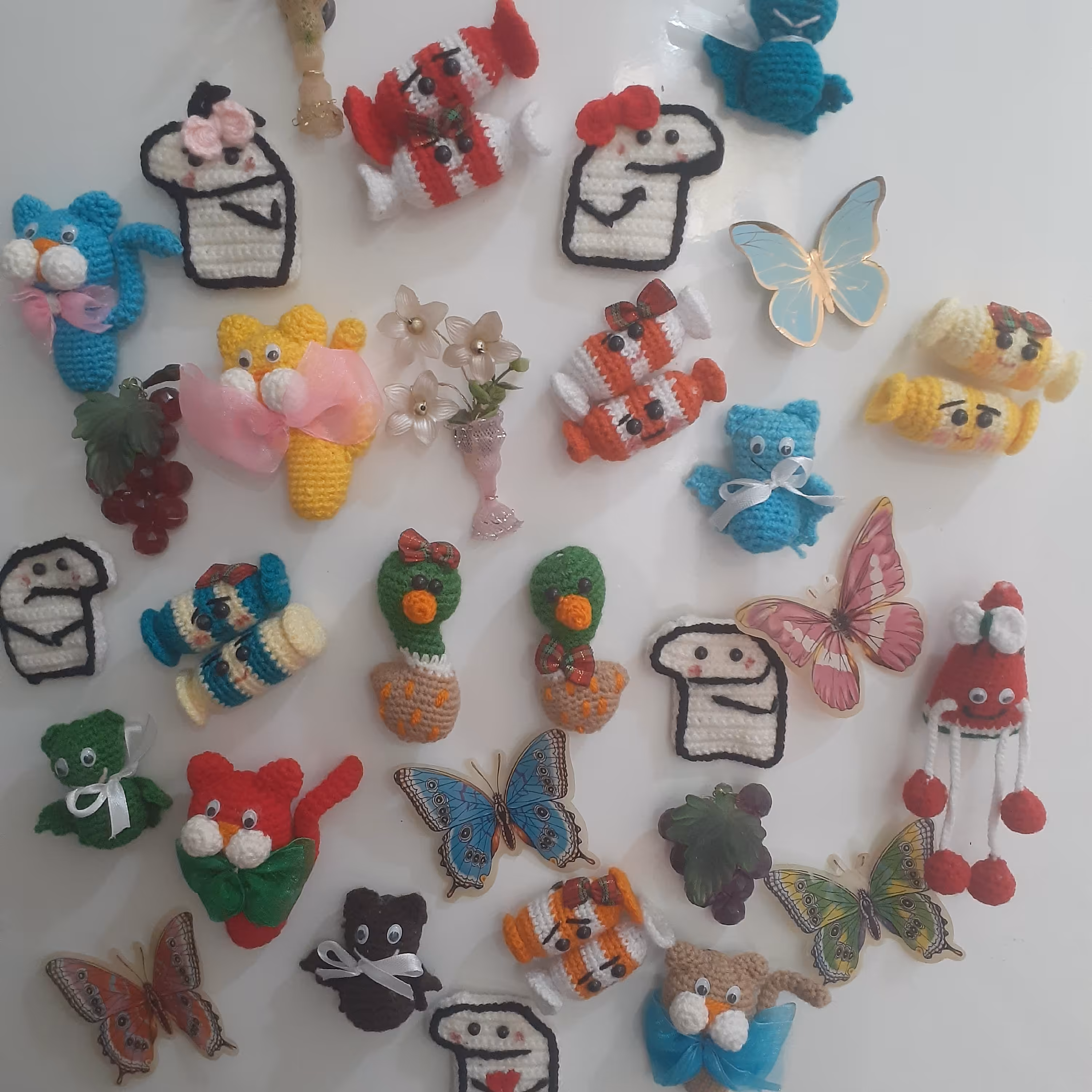 مگنت بافتنی مدل نوشین طرح مختلف برای تزیین در یخچال و دکوری ها،محصولی از دنیای با پرنیان 