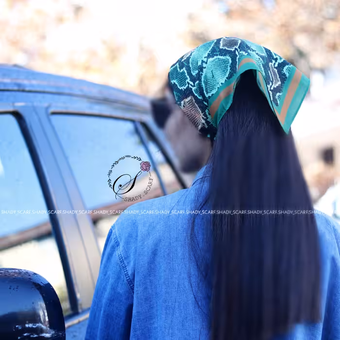 دستمال سر  سبز  پوست ماری یا دستمال گردن (باندانا)سبز  و قهوه ای طرح پوست ماری نخی قواره 45