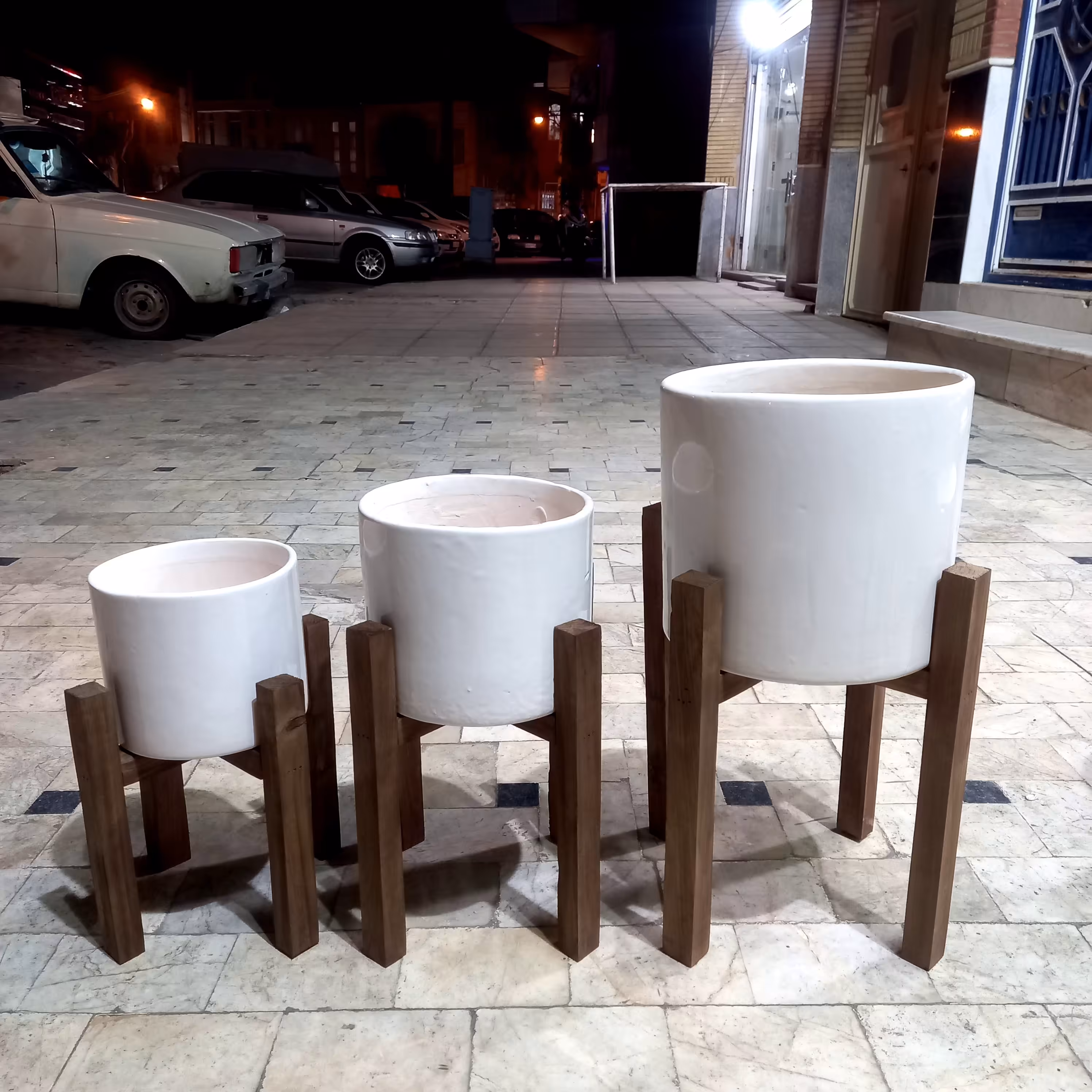 پایه گلدان چوبی3 تایی باچوب ضخیم وتحمل وزن بالا-استندگل-پایه چوبی خرچنگی-1گلدونه