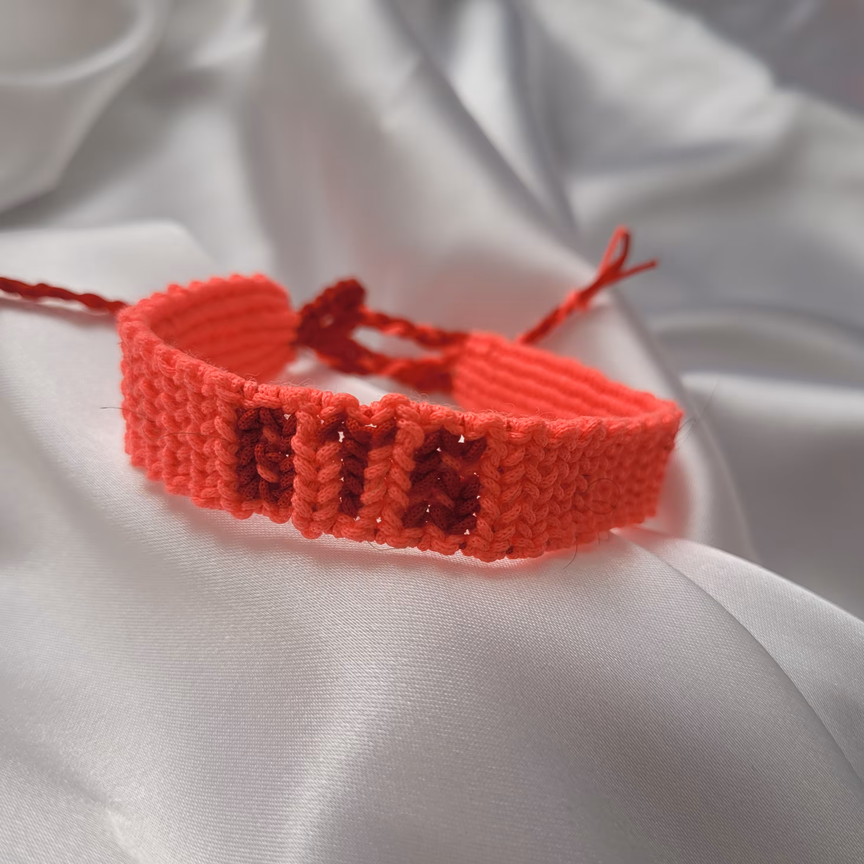 دستبند بافت  صورتی و قرمز  مناسب آرمی ها مناسب هر سایز دست