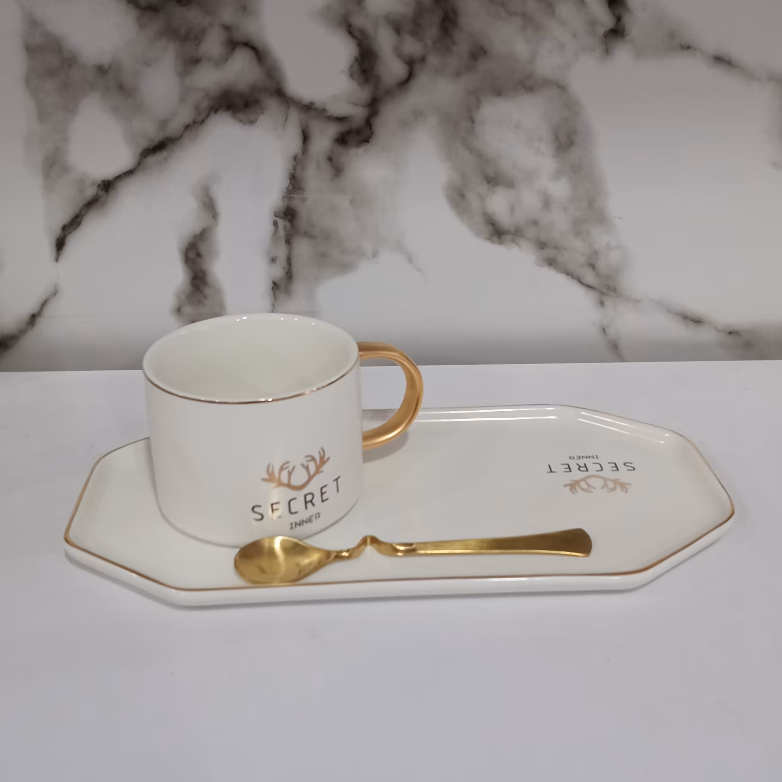 ماگ به همراه سینی چند ضلعی 