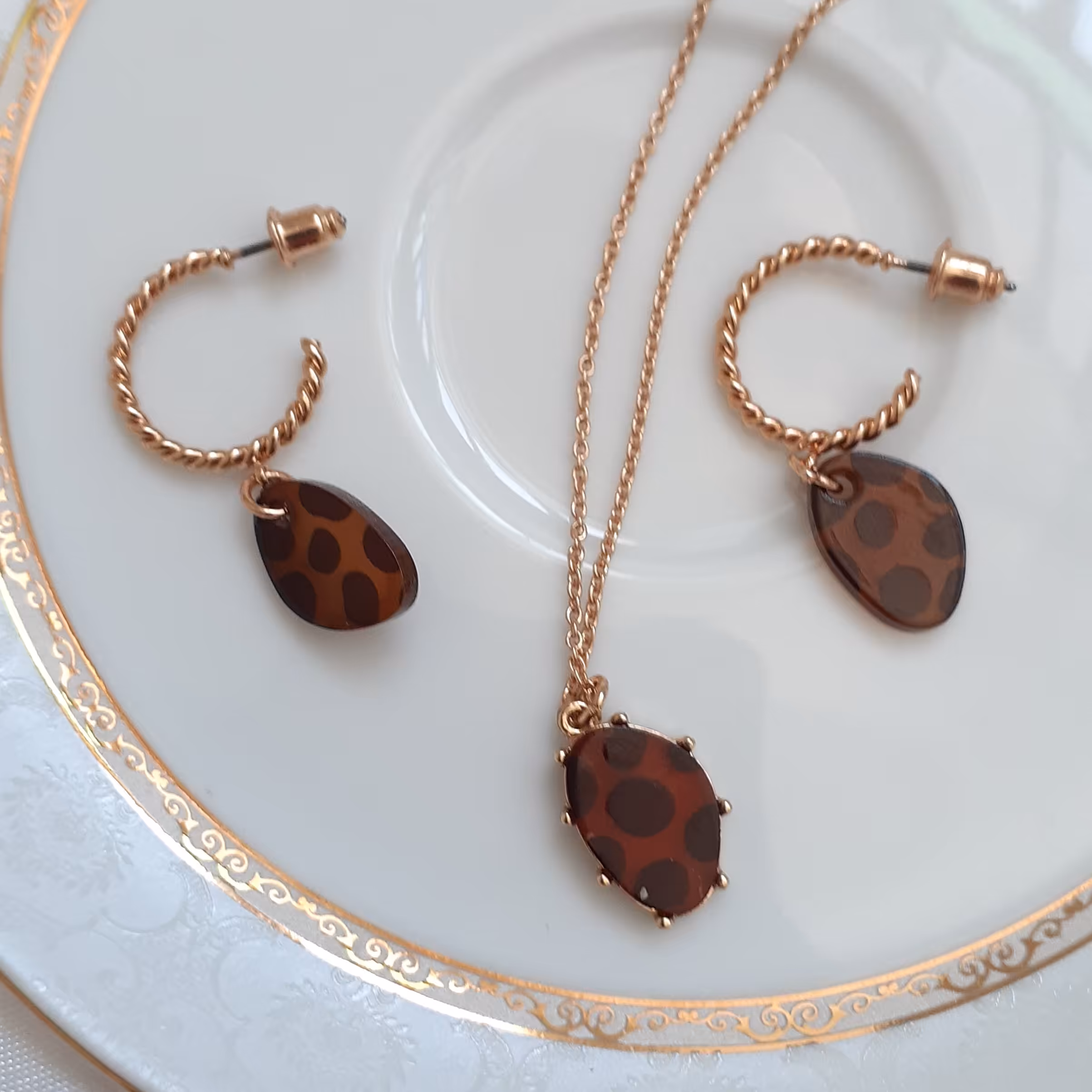 نیم ست خالحالی گردنبند و گوشواره نیم حلقه