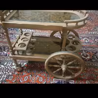 چرخ پذیرایی (چرخ بار)چوبی ،ازجنس چوب گردو،با وزن حدود 10 کیلوگرم.