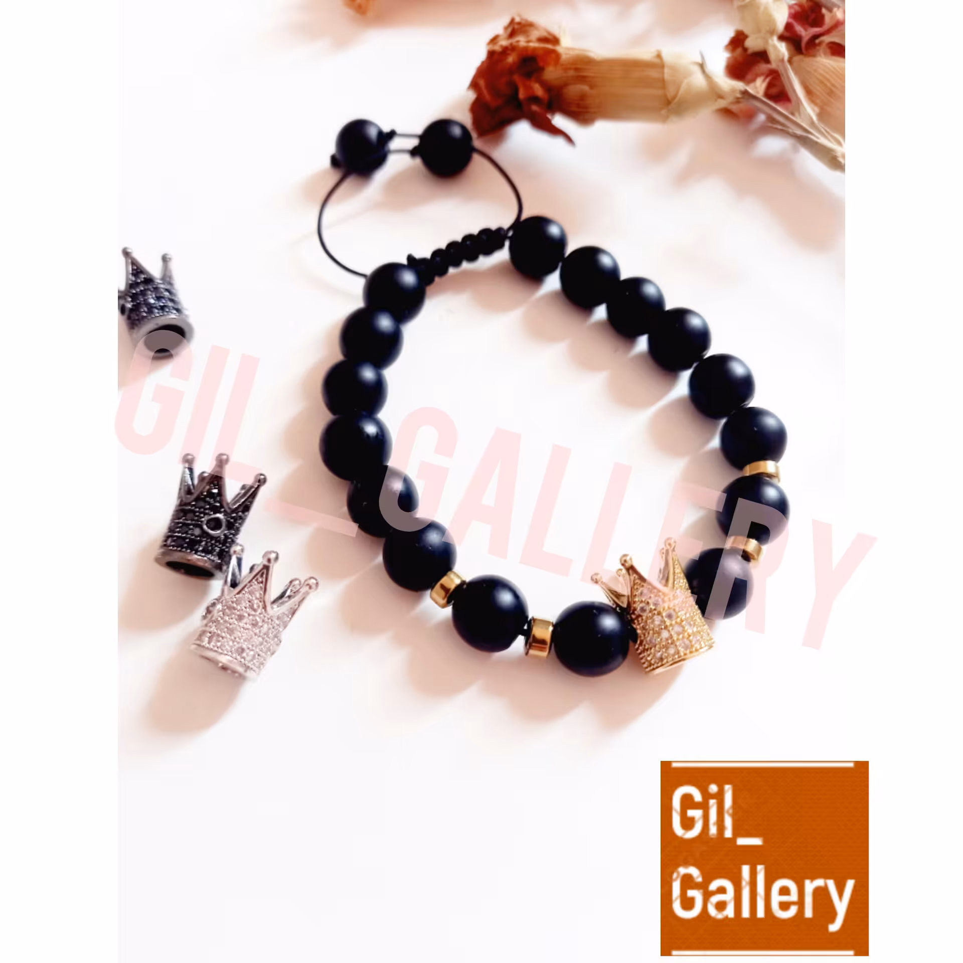 دستبند سنگ اونیکس با تاج سواروسکی اسپرت 