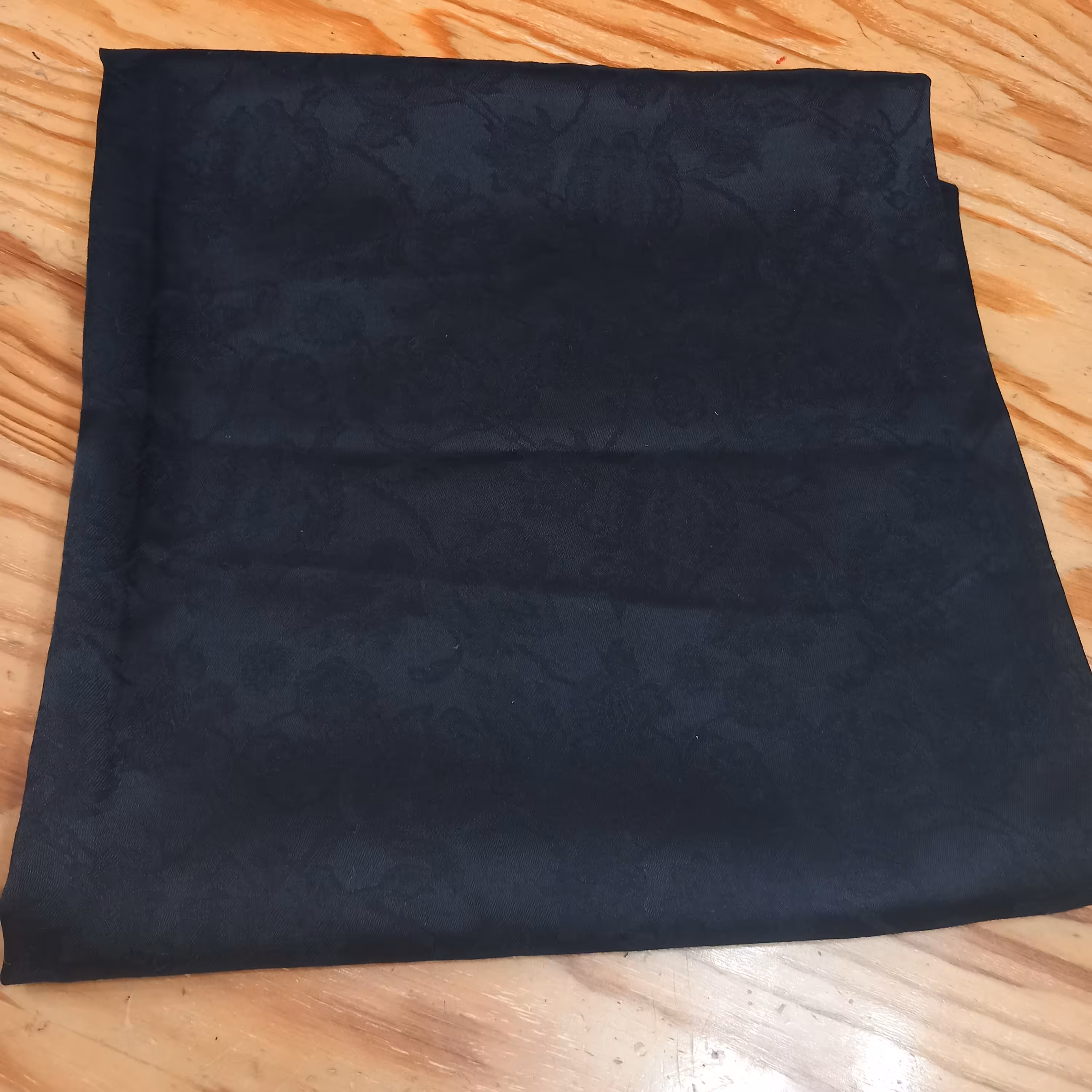 روسری مشکی طرح دار قواره 140 قیمت مناسب 