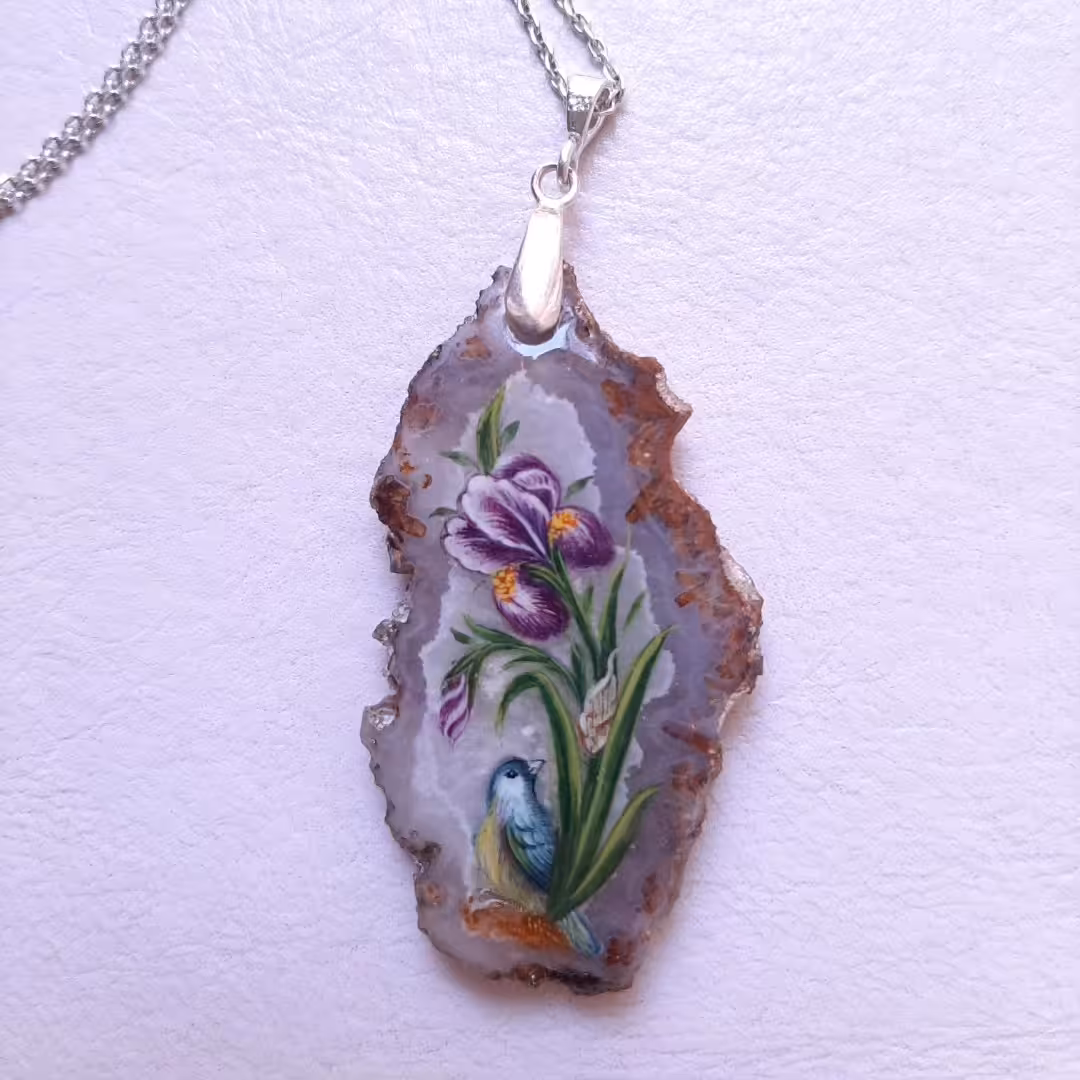 سنگ عقیق کوارتز طبیعی با حفظ طبیعت بکر سنگ  با نگارگری گل مرغ 