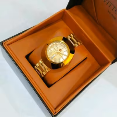 ساعت رادو باطری RADO تخم مرغی بدنه و بند تمام سرامیک لنگر چرخون ژاپن