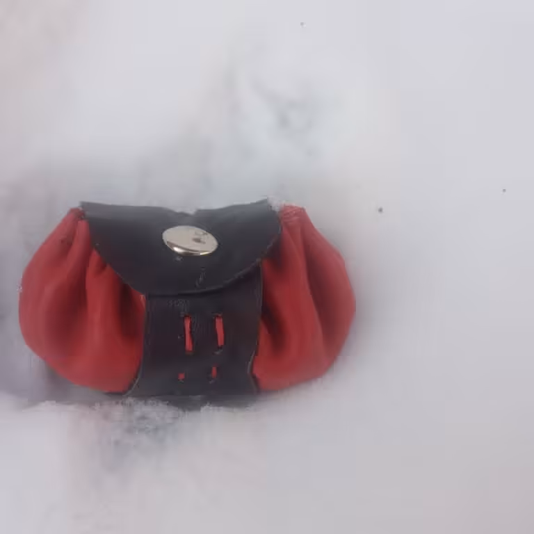 جاکلیدی مدل کوله پشتی. رنگ قرمز و مشکی موجوده و بنا به سلیقه شما رنگ تغییر خواهد کرد. 