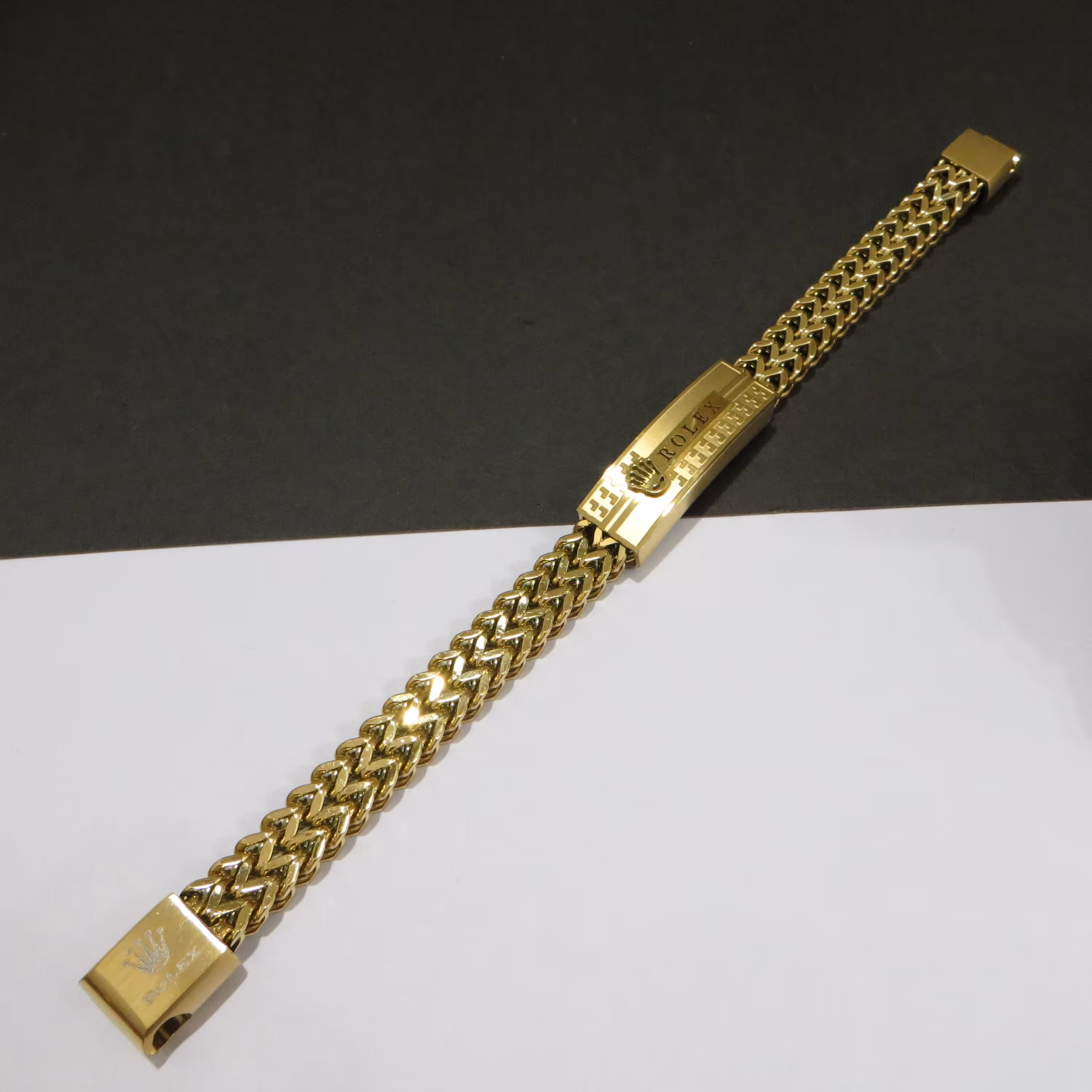 دستبند استیل کارتیر  دوبل طرح رولکس حکاکی شده درجه یک روکش طلا ،طلایی بسیار مقاوم و با کیفیت با قفل مگنتی