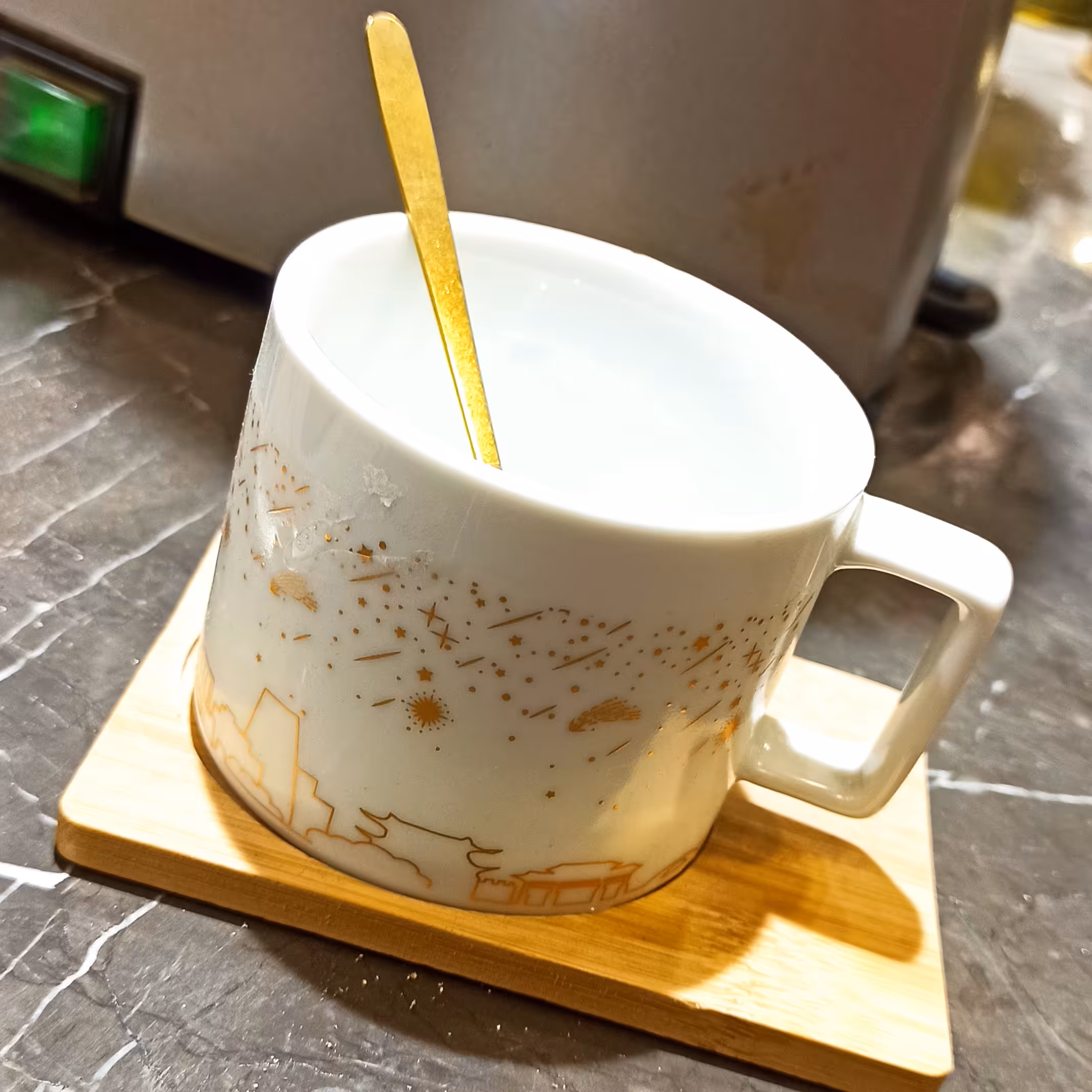 ماگ لیوانی سرامیکی با سینی چوبی