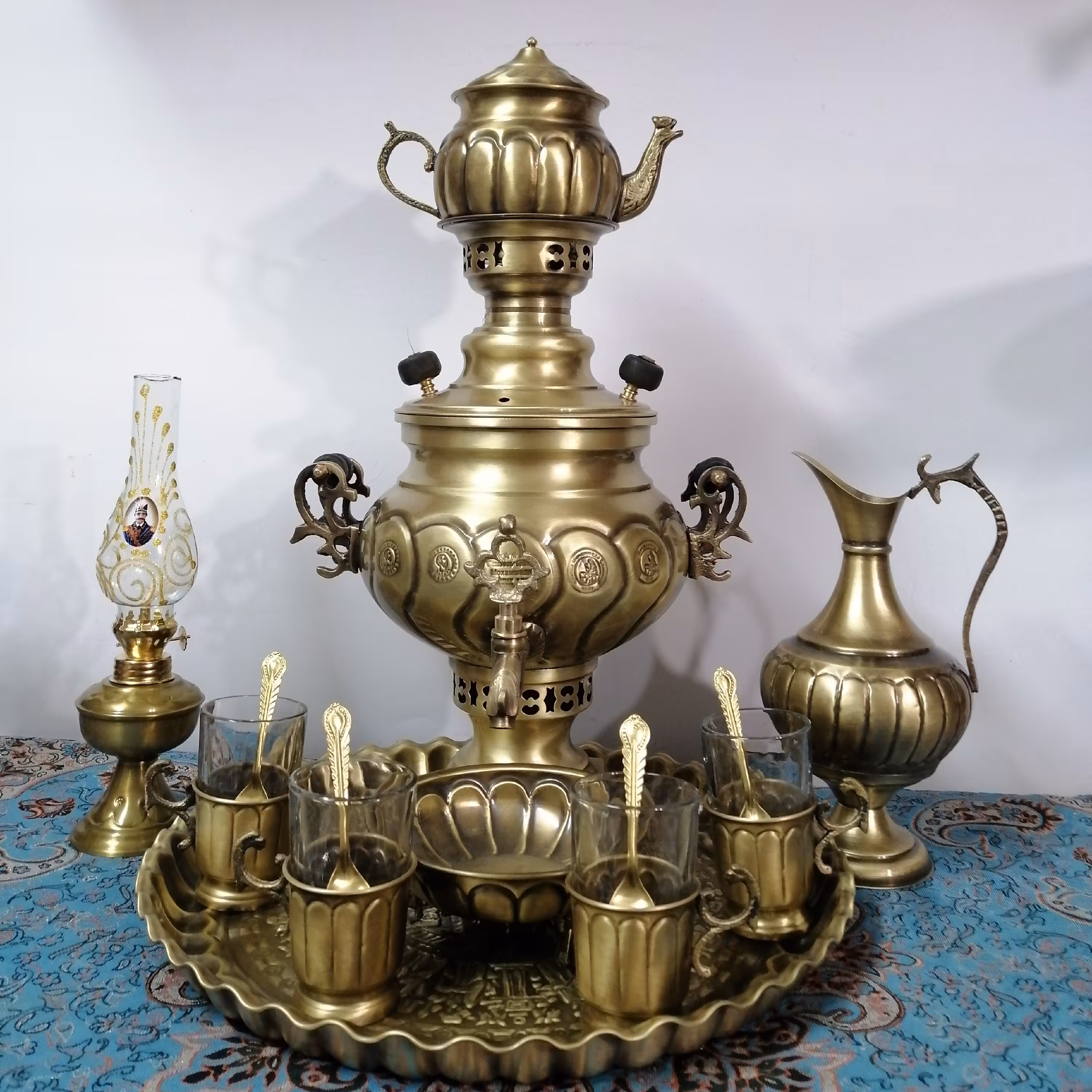 سماور ذغالی زغالی و مجمع کل ست برنجی داخل عکس جمعاً