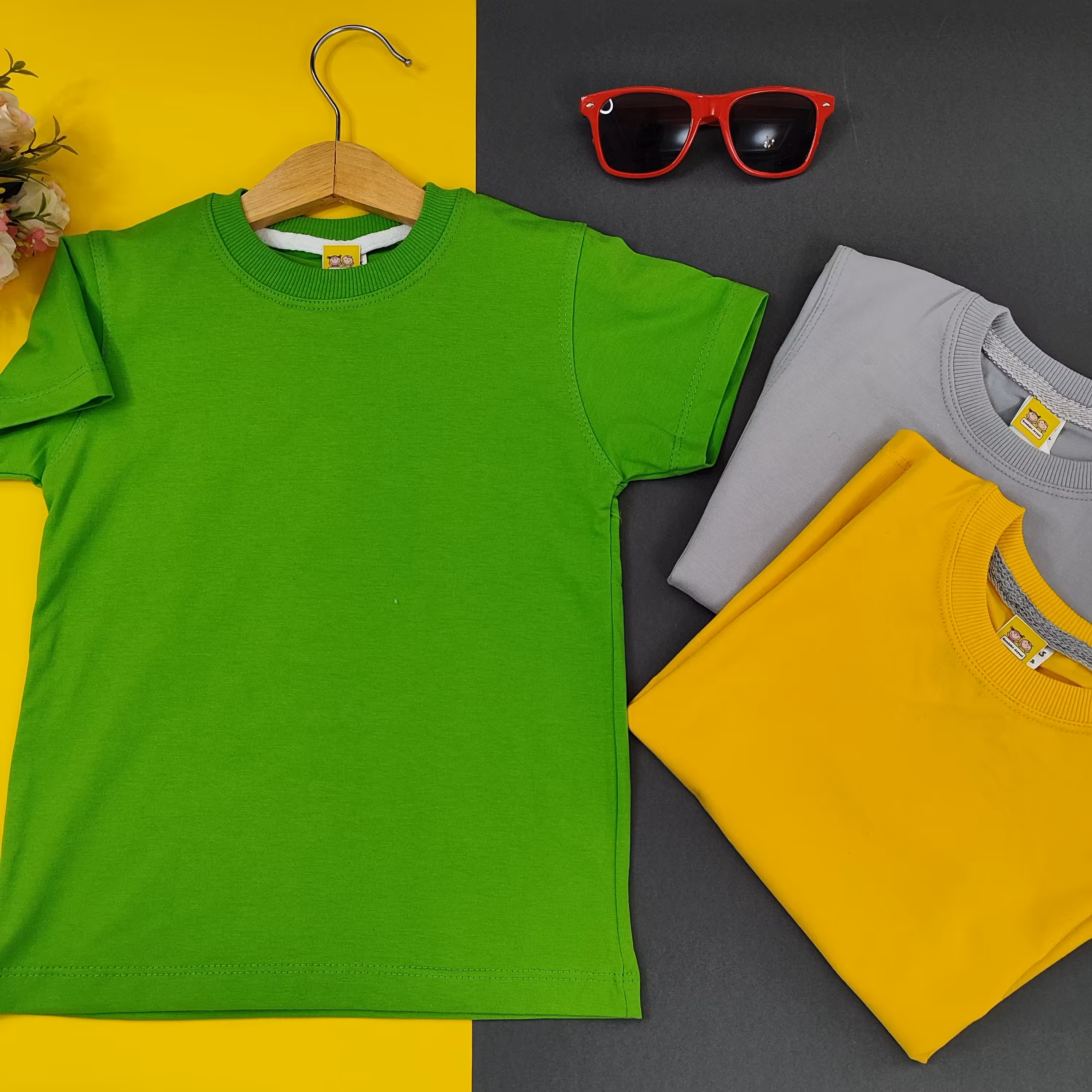 تیشرت تک اسپرت مناسب دخترونه هم پسرونه در سه رنگ طوسی سبز زرد جنس نخ پنبه درجه یک در چهار سایز 40 تا 55