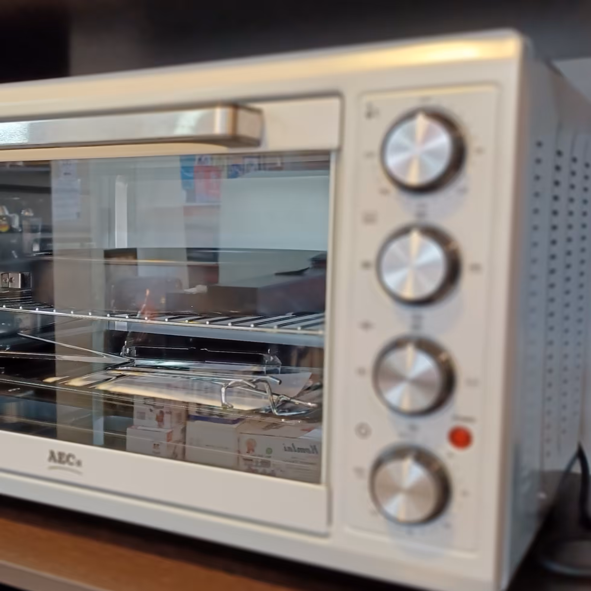 آون توستر 50 لیتری  آ  ای سی AEC رنگ سیلور  دارای گارانتی 18 ماهه شرکتی