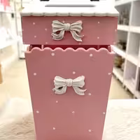 سطل و جا دستمال چوبی مدل ارمیا پاپیونی در رنگ بندی متنوع.هزینه ارسال به عهده مشتری میباشد شد