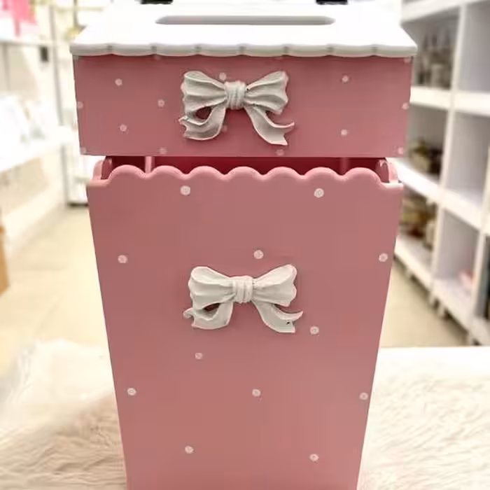 سطل و جا دستمال چوبی مدل ارمیا پاپیونی در رنگ بندی متنوع.هزینه ارسال به عهده مشتری میباشد شد