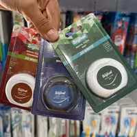 نخ دندان سیگنال مدل توت فرنگی و نعنا و آبی  3D WHITE طول 50 متر