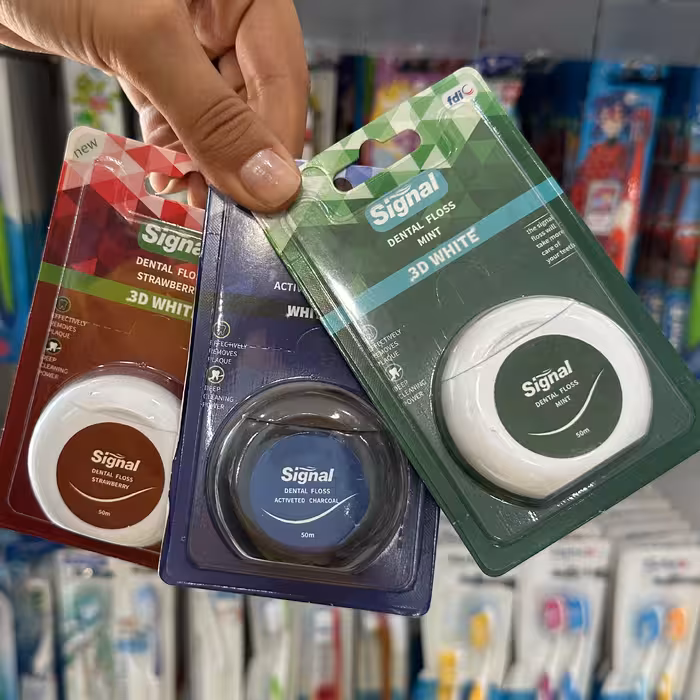 نخ دندان سیگنال مدل توت فرنگی و نعنا و آبی  3D WHITE طول 50 متر