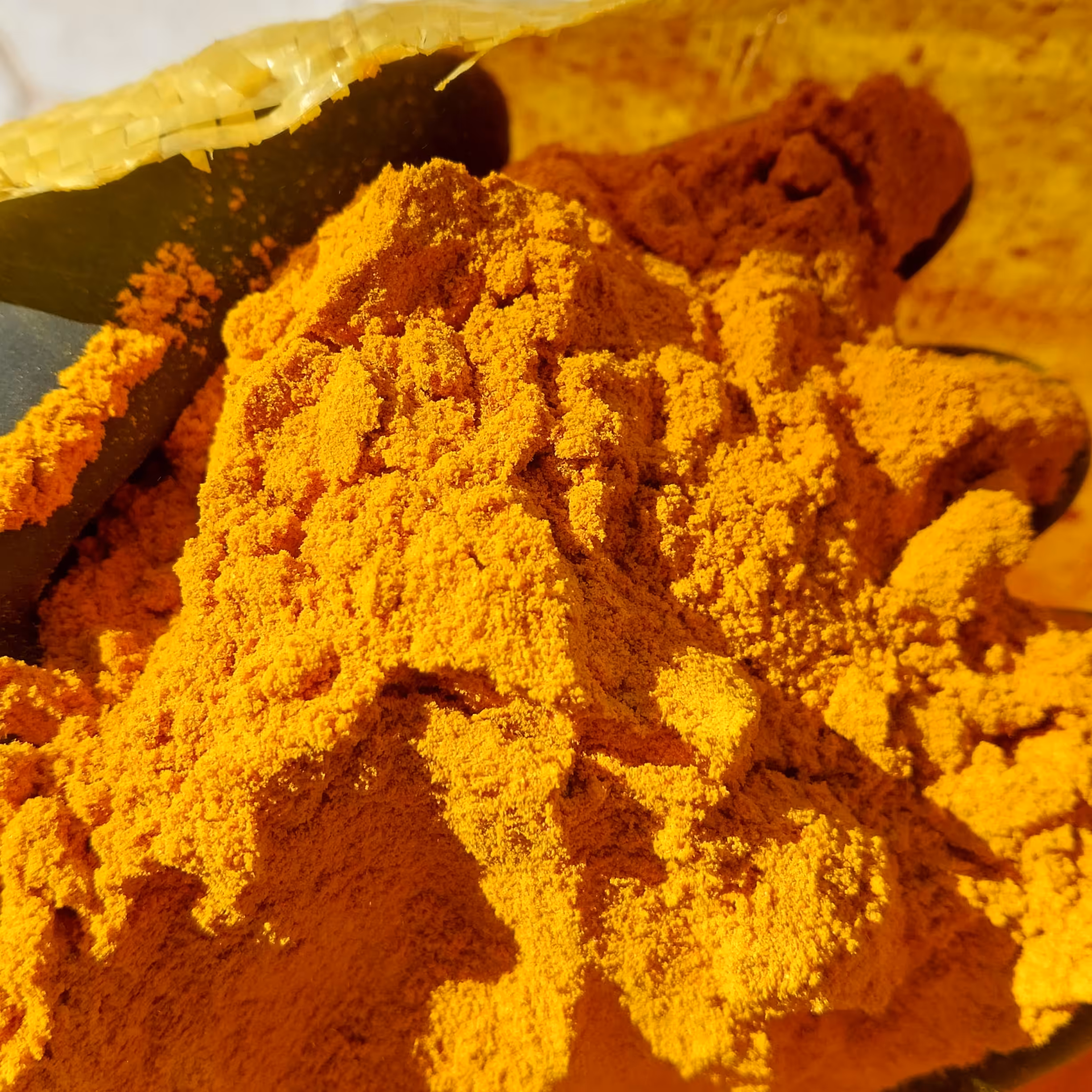 زردچوبه صد در صد خالص آسیاب روزانه در محیطی کاملا بهداشتی عطر طعمی بی نظیر