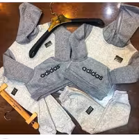 هودی شلوار آدیداس 🌹🌹

دو طرح 
دو رنگ 

جنس داخل کرک دار 

سایز بندی:35-40 سایزای بزرگترفقط خودی تک موجوده