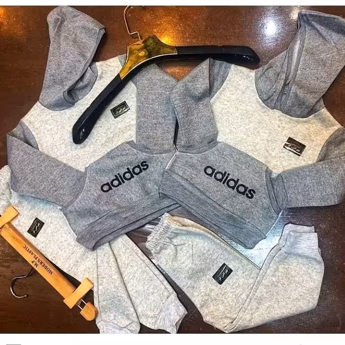 هودی شلوار آدیداس 🌹🌹

دو طرح 
دو رنگ 

جنس داخل کرک دار 

سایز بندی:35-40 سایزای بزرگترفقط خودی تک موجوده