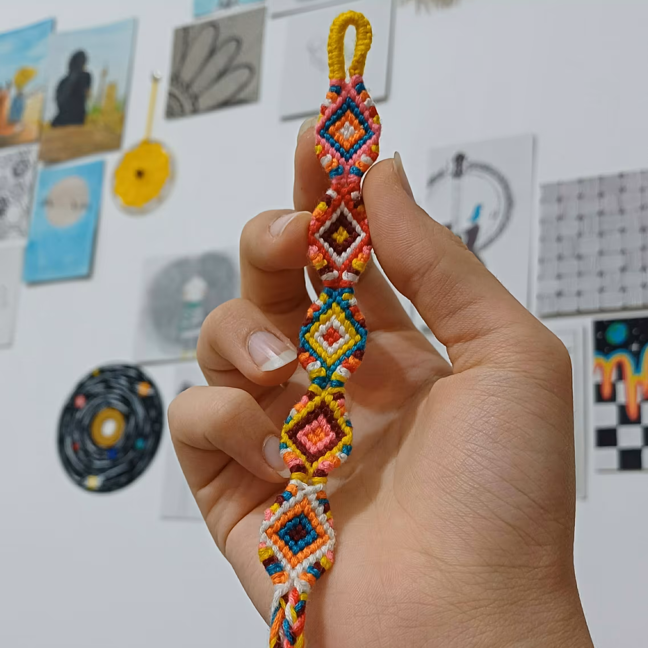 دستبند دوستی طرح لوزی رنگارنگ