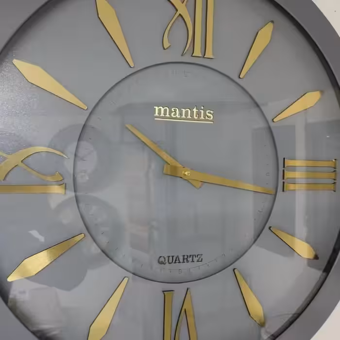 ساعت دیواری چوبی مانتیس رنگ طوسی کد 403